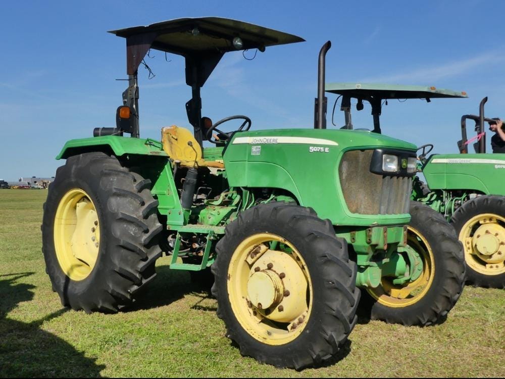 2013 John Deere 5075E Equipment Image0