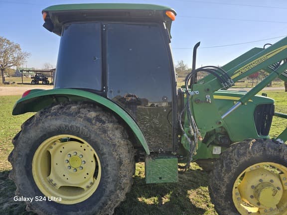 Image of John Deere 5075E equipment image 4