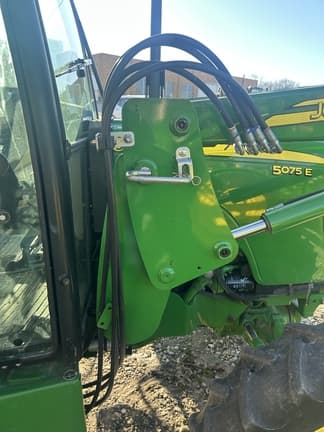 Image of John Deere 5075E equipment image 3