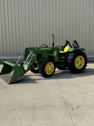2013 John Deere 5075E Equipment Image0