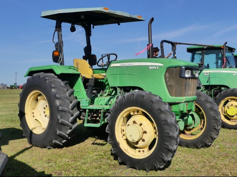 2013 John Deere 5075E Equipment Image0