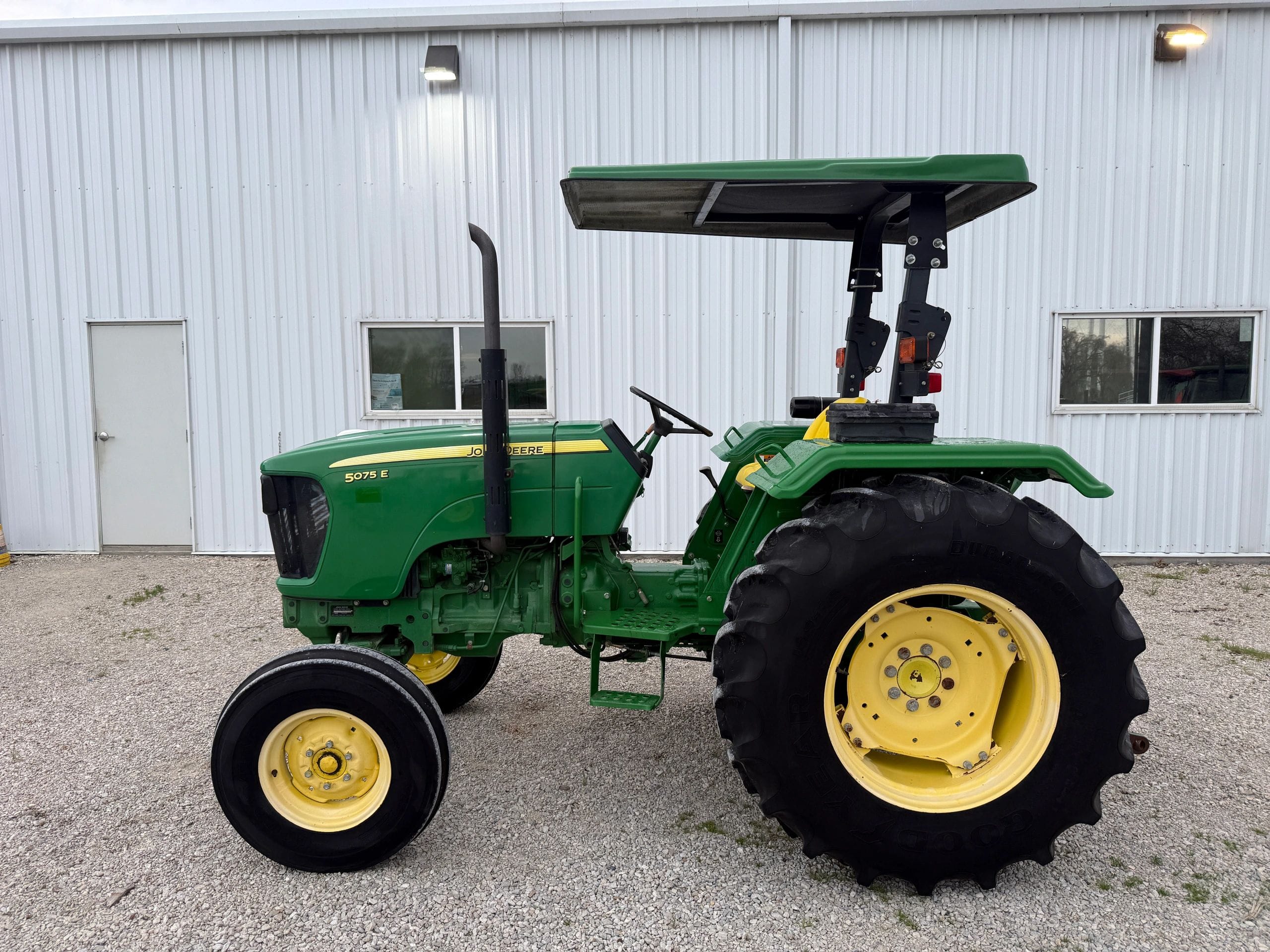 2013 John Deere 5075E Equipment Image0