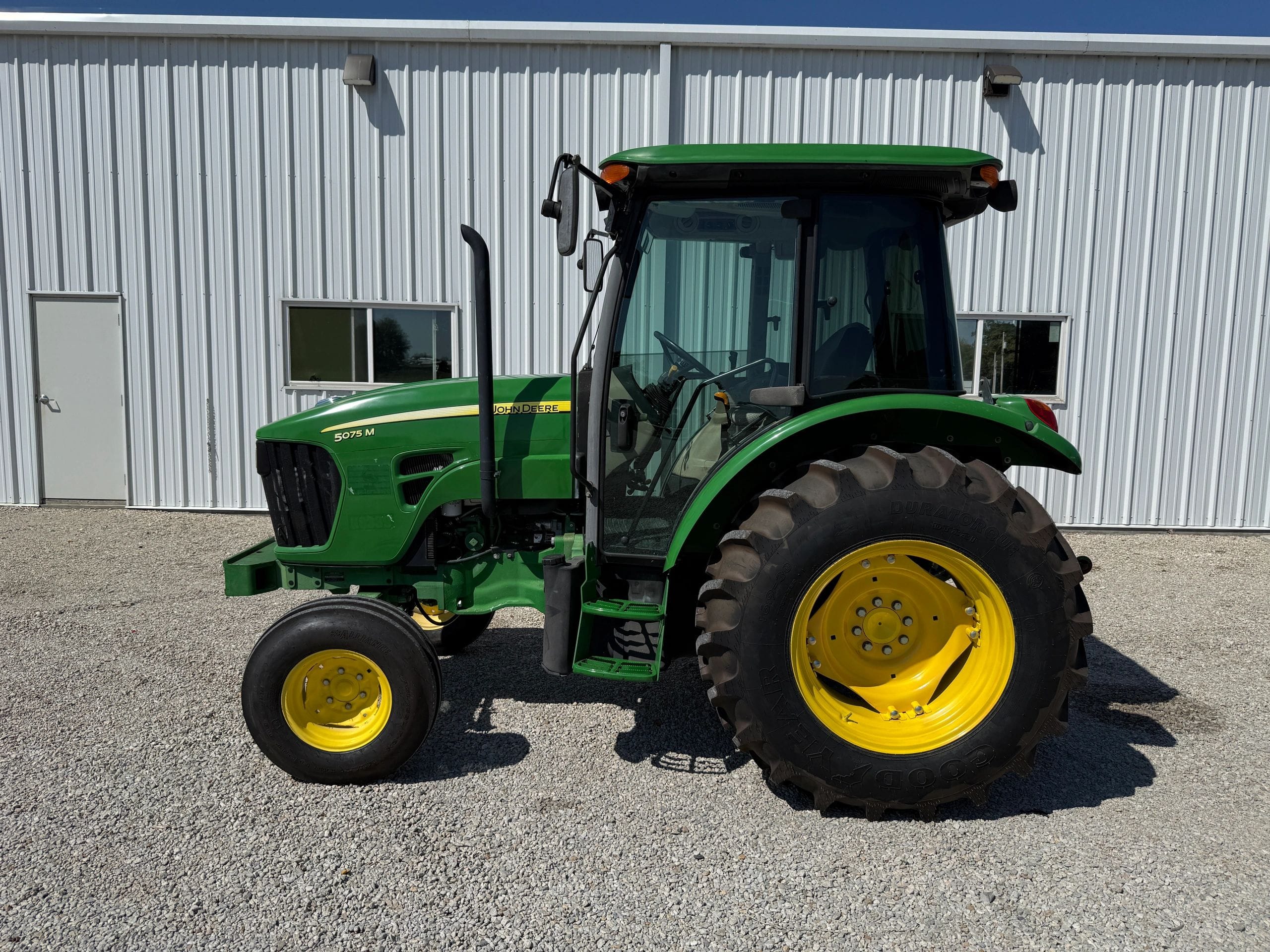 2013 John Deere 5075M Equipment Image0