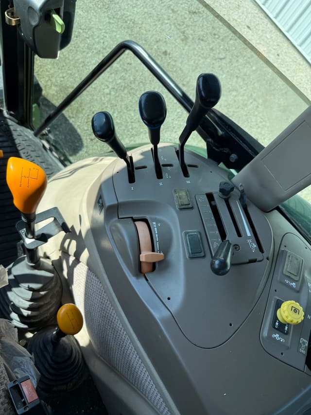 Image of John Deere 5075M equipment image 4