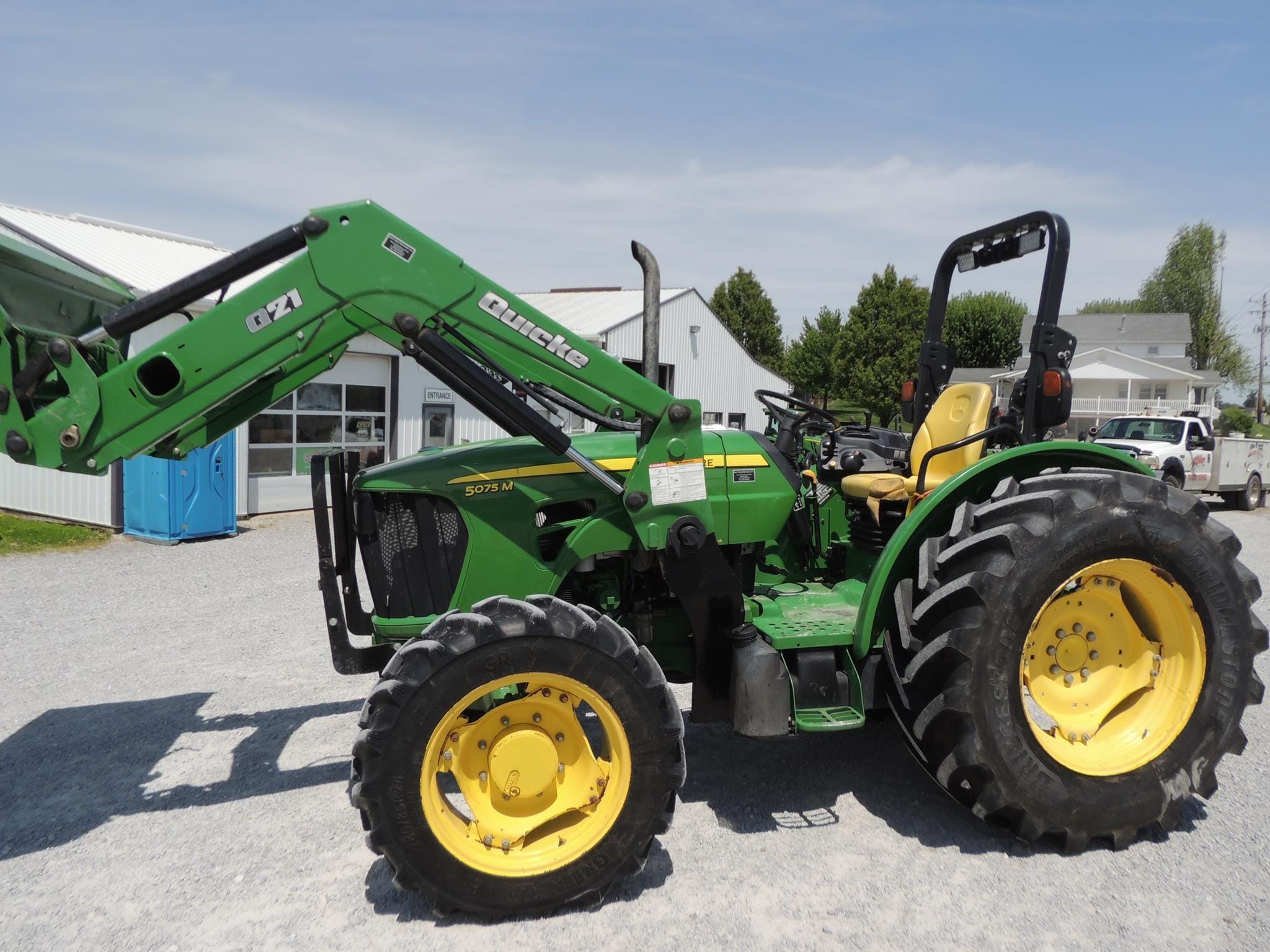 2013 John Deere 5075M Equipment Image0