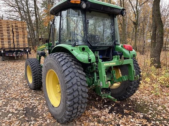 Image of John Deere 5083E equipment image 3