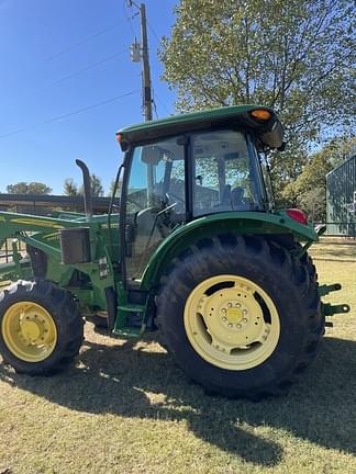 Image of John Deere 5083E equipment image 4