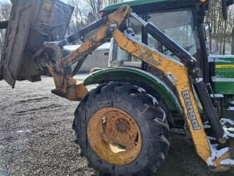 Image of John Deere 5083E equipment image 3
