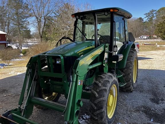 Image of John Deere 5083E equipment image 3