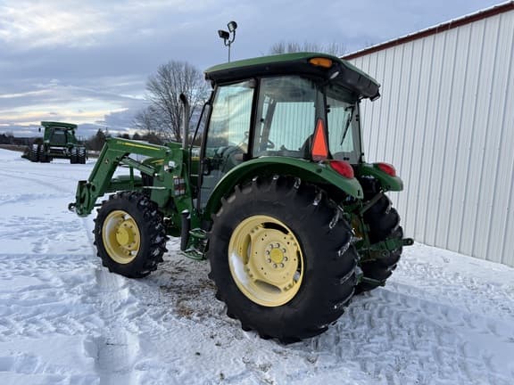 Image of John Deere 5083E equipment image 3