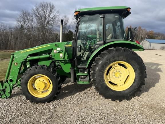 Image of John Deere 5083E equipment image 1