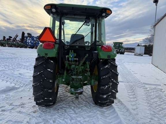 Image of John Deere 5083E equipment image 4