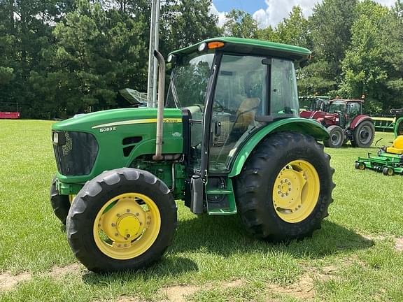 Image of John Deere 5083E equipment image 2