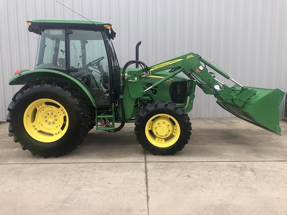 Image of John Deere 5083E equipment image 4