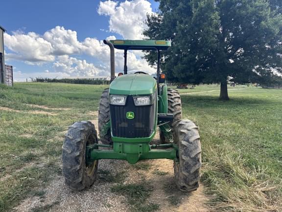 Image of John Deere 5085E equipment image 4