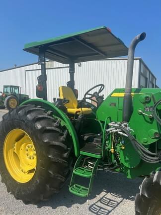 Image of John Deere 5085E equipment image 3