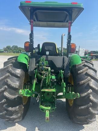 Image of John Deere 5085E equipment image 4