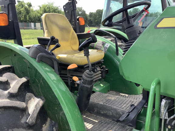 Image of John Deere 5085E equipment image 3