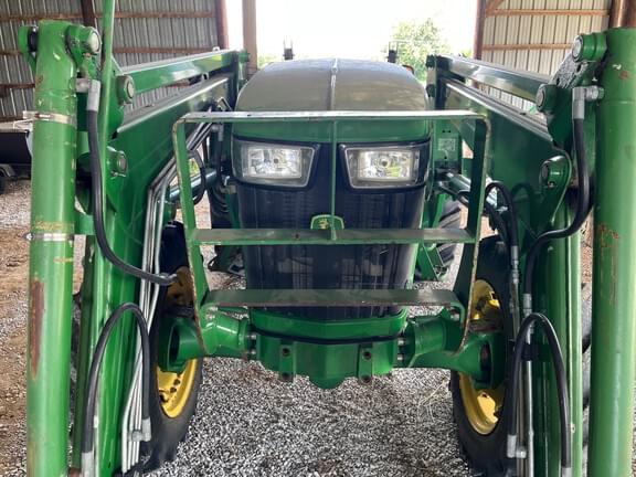 Image of John Deere 5085E equipment image 3