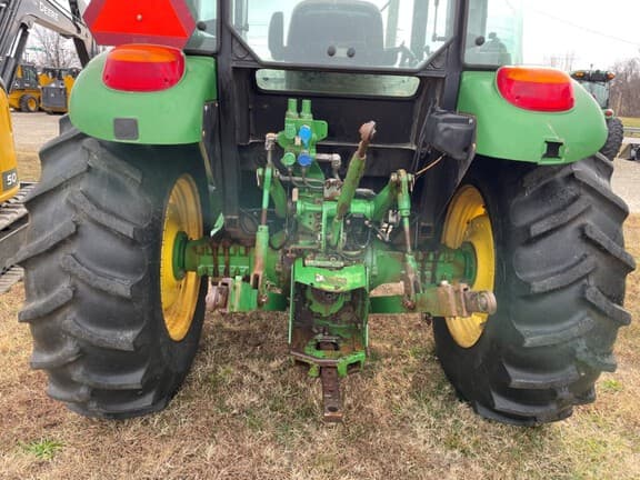 Image of John Deere 5085E equipment image 3