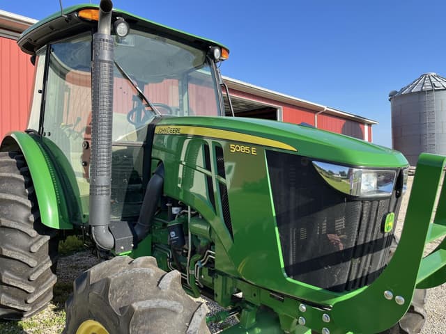 Image of John Deere 5085E equipment image 4