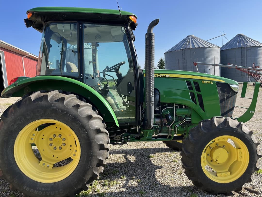 Image of John Deere 5085E Primary image