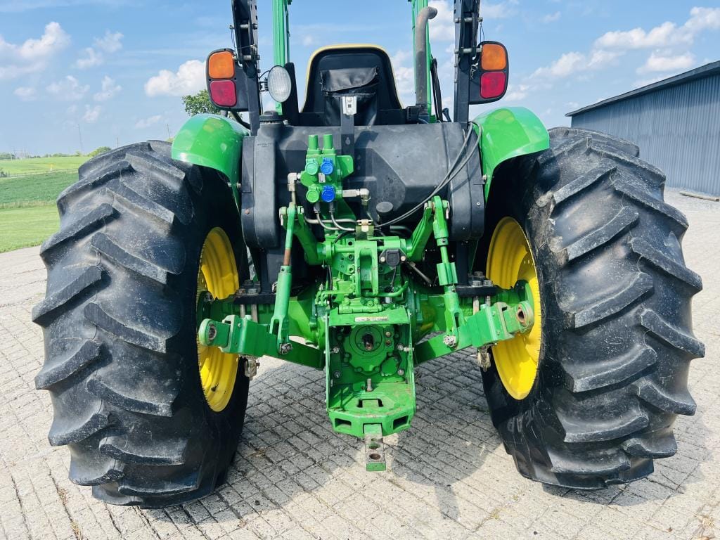 John Deere 5085E Equipment Image0