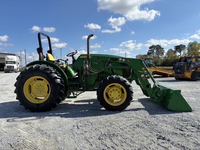 Image of John Deere 5085E equipment image 4