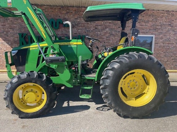 Main image John Deere 5085E