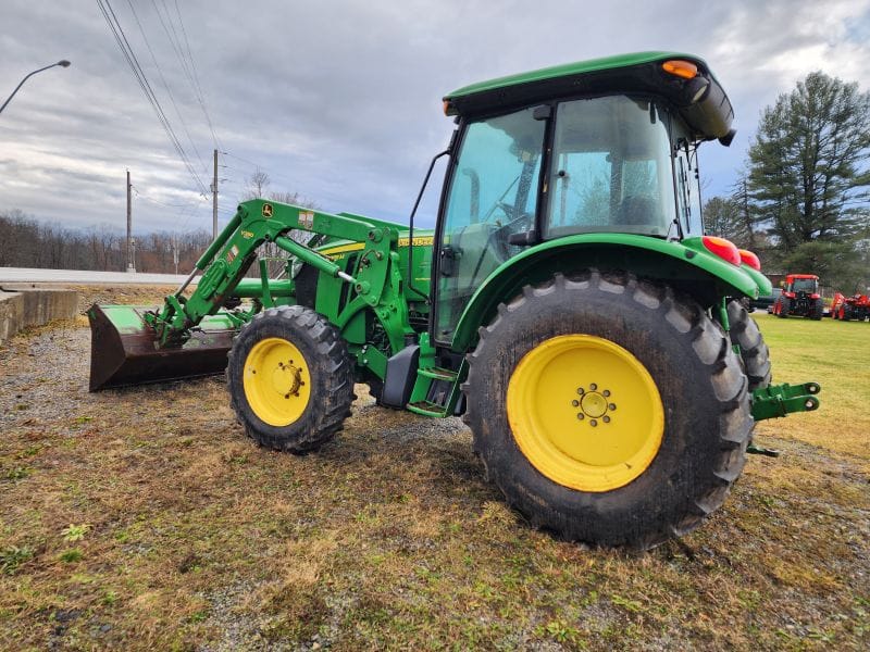 2013 John Deere 5085M Equipment Image0