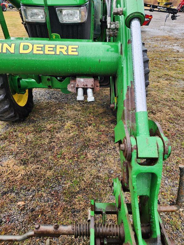 Image of John Deere 5085M equipment image 4