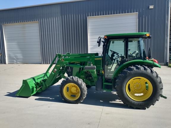 Image of John Deere 5085M equipment image 1