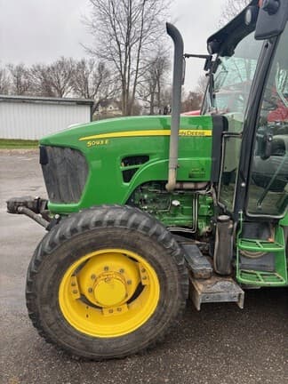 Image of John Deere 5093E equipment image 4