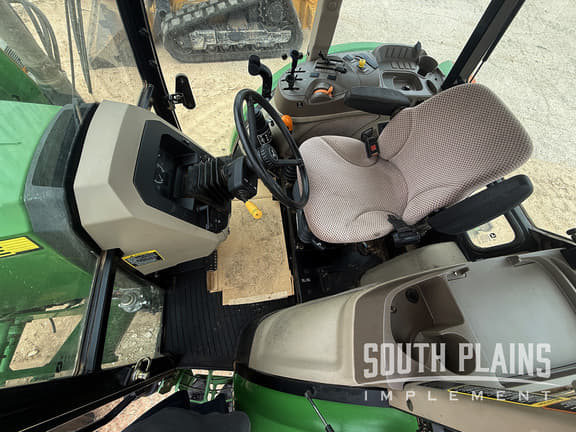 Image of John Deere 5100E equipment image 4