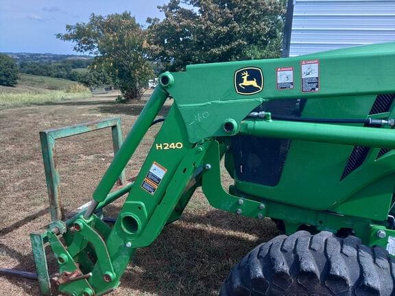Image of John Deere 5100E equipment image 4