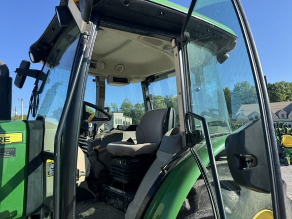 Image of John Deere 5100E equipment image 3