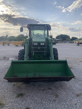 Image of John Deere 5100M equipment image 2