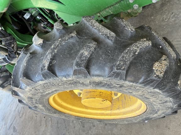 Image of John Deere 5100M equipment image 4