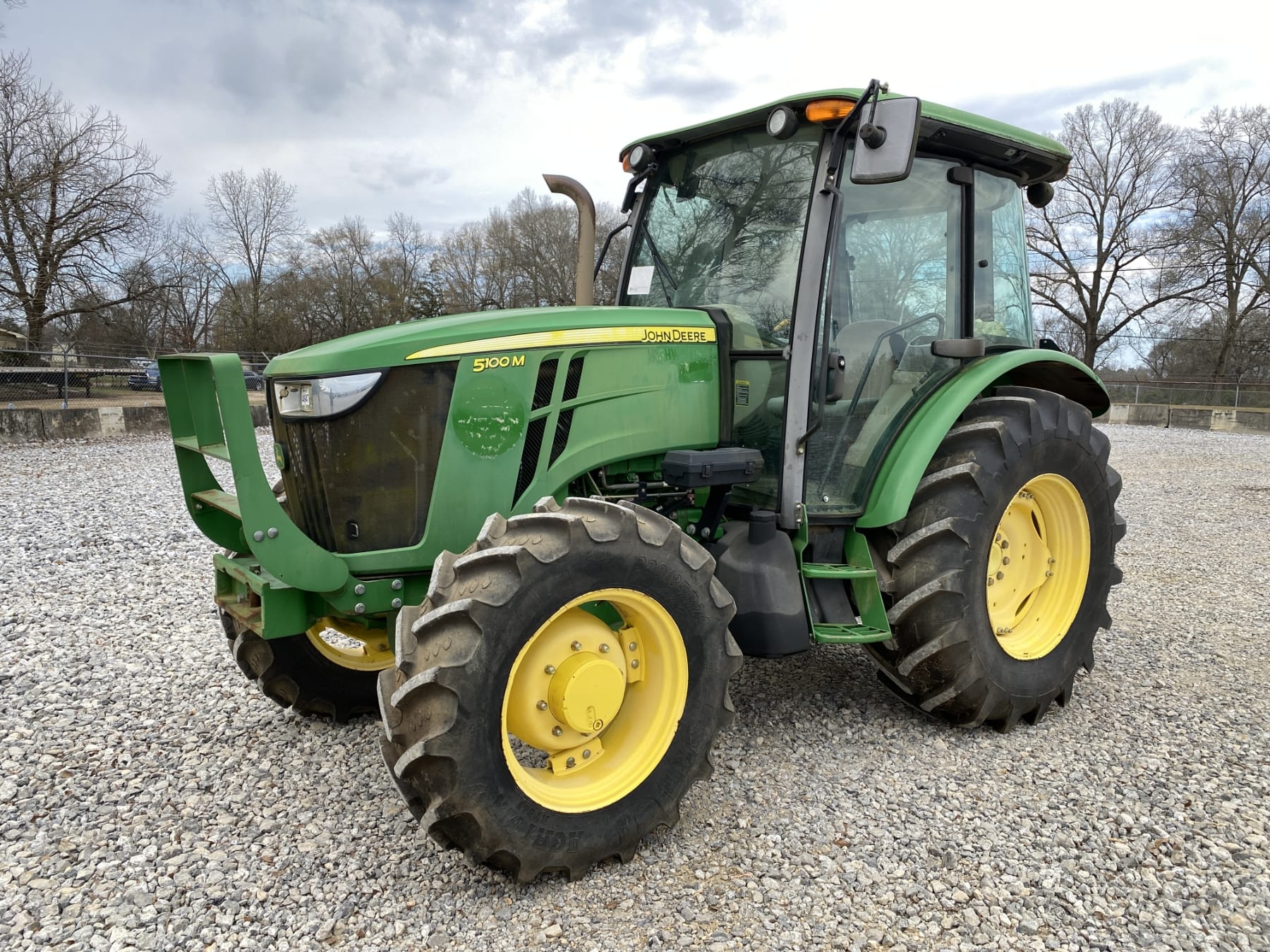 2013 John Deere 5100M Equipment Image0
