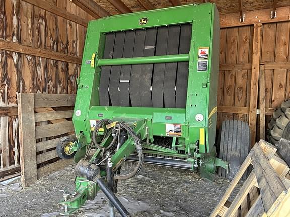 Image of John Deere 569 MegaWide Plus equipment image 1