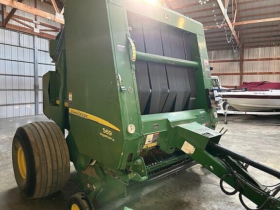 Image of John Deere 569 MegaWide Plus equipment image 2