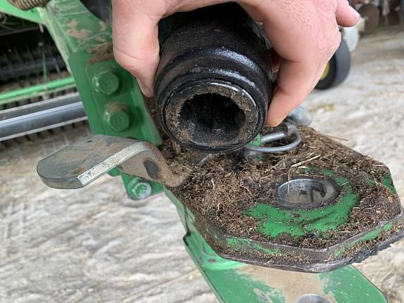 Image of John Deere 569 MegaWide Plus equipment image 2