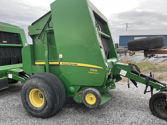 Image of John Deere 569 MegaWide Plus equipment image 4