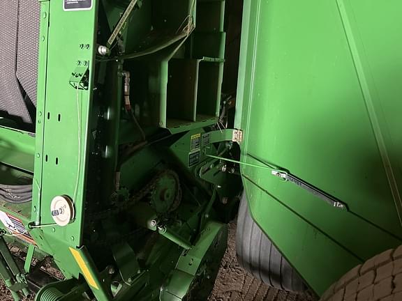 Image of John Deere 569 MegaWide Plus equipment image 1