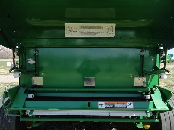 Image of John Deere 569 MegaWide Plus equipment image 4