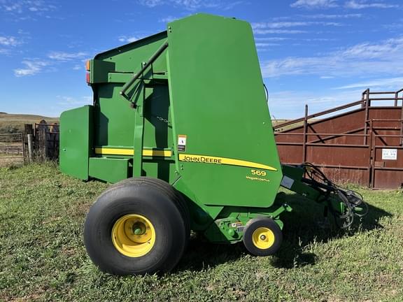 Image of John Deere 569 MegaWide Plus equipment image 2