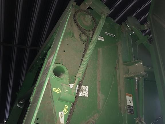 Image of John Deere 569 MegaWide Plus equipment image 2