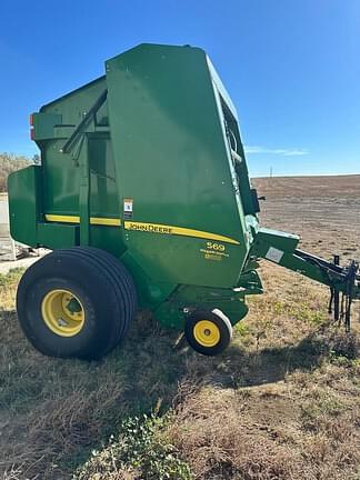 Image of John Deere 569 MegaWide Plus Image 1