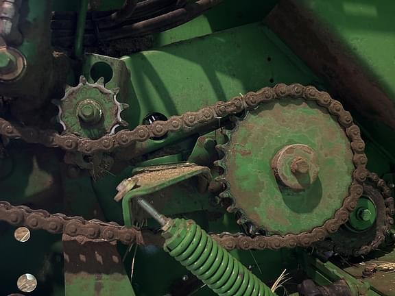 Image of John Deere 569 MegaWide Plus equipment image 4