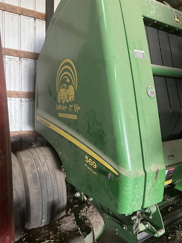 Image of John Deere 569 Premium equipment image 1